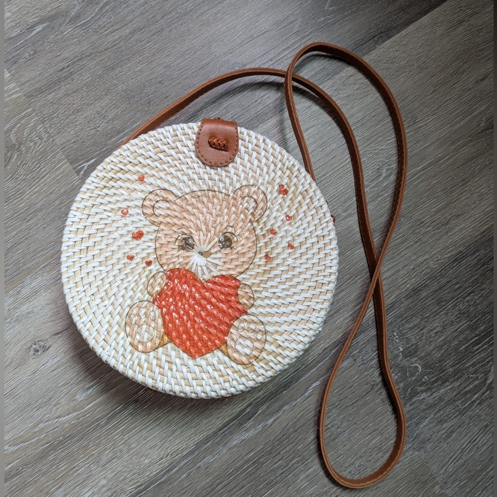 Round rattan bag, shoulder bag. Crossbody Bag with Bear Design